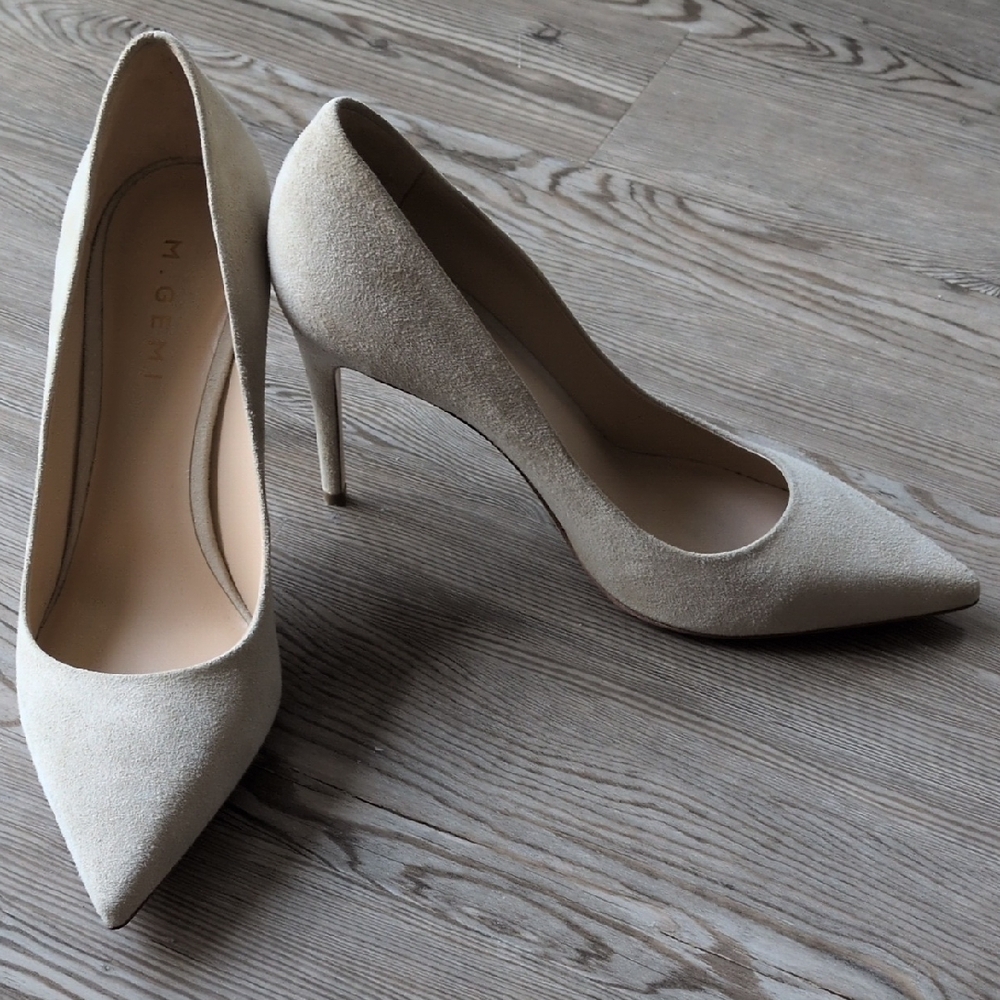 NWOT M. Gemi Estatto Cream Heels!
